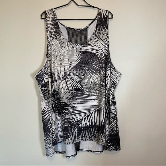 Tops - ✨tropical leaf print w/ mesh panel active top✨